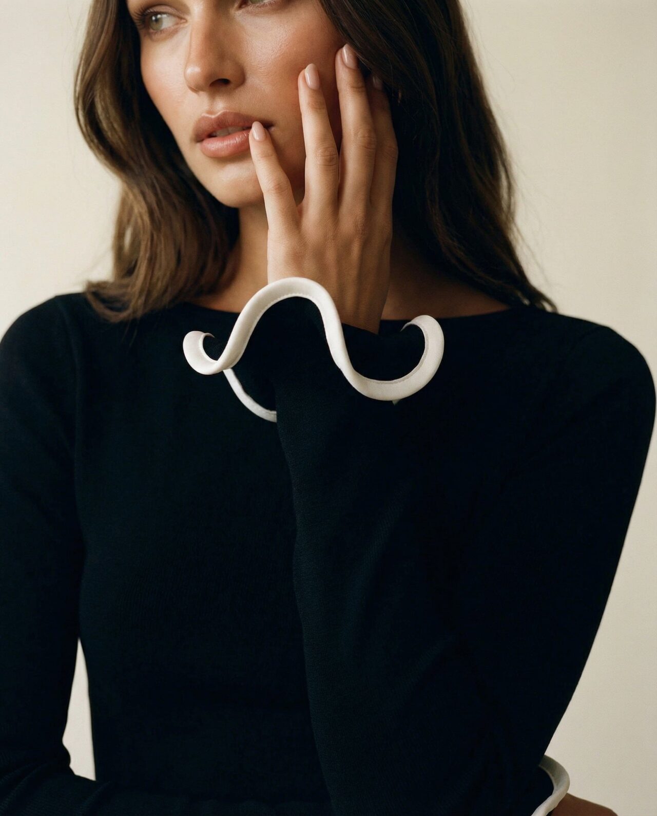 Cloud Wear GIA Mini Sukienka z Falbanowym Wykończeniem