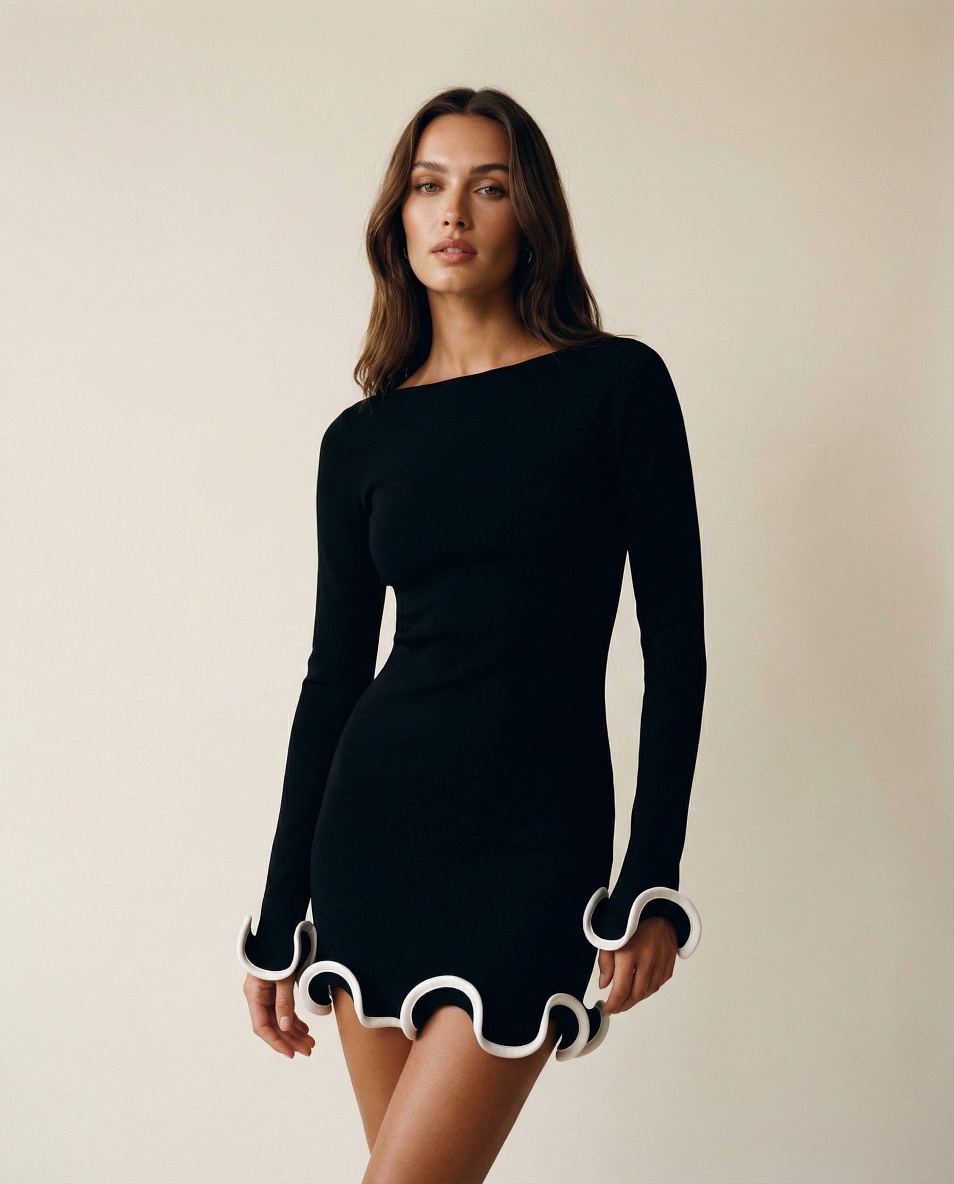 GIA Mini Sukienka z Falbanowym Wykończeniem