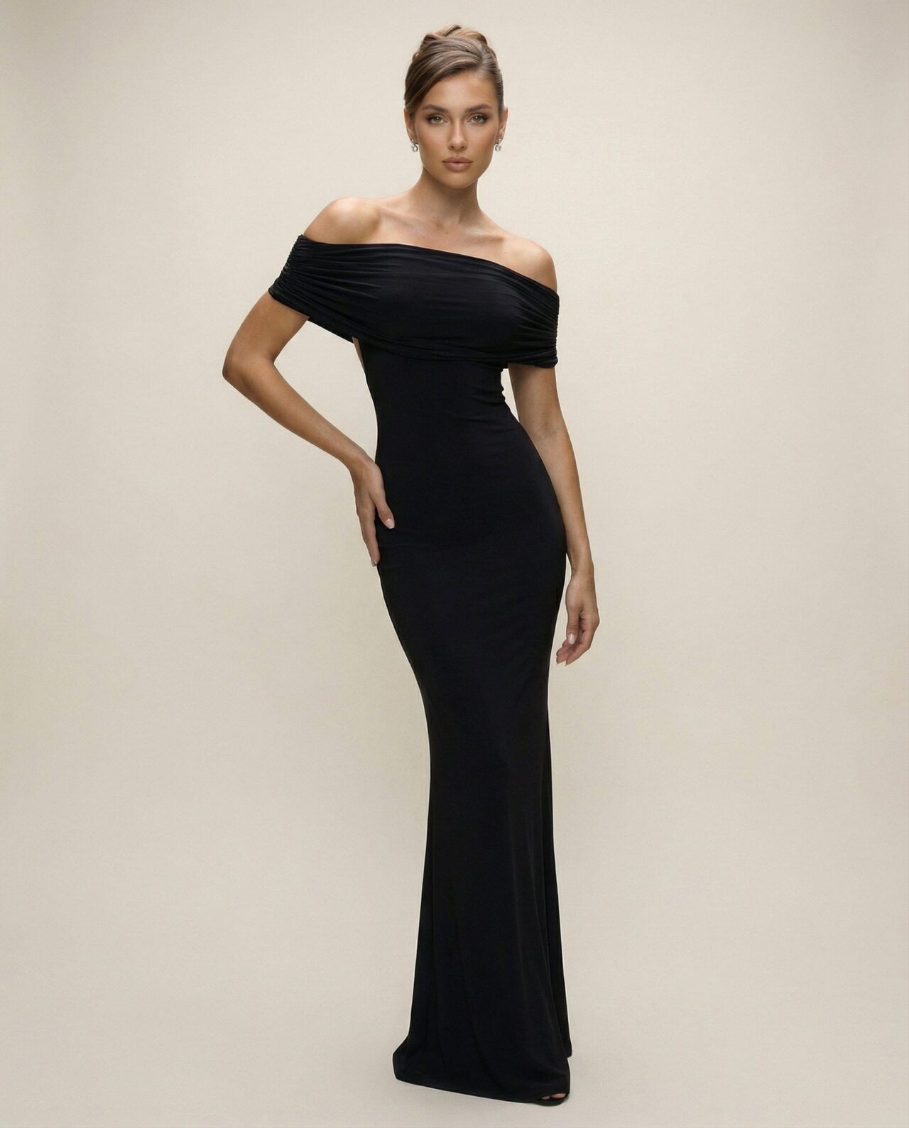 Cloud Wear LIVIA - Długa Elegancka Sukienka Hiszpanka z Odkrytymi Plecami Czarny