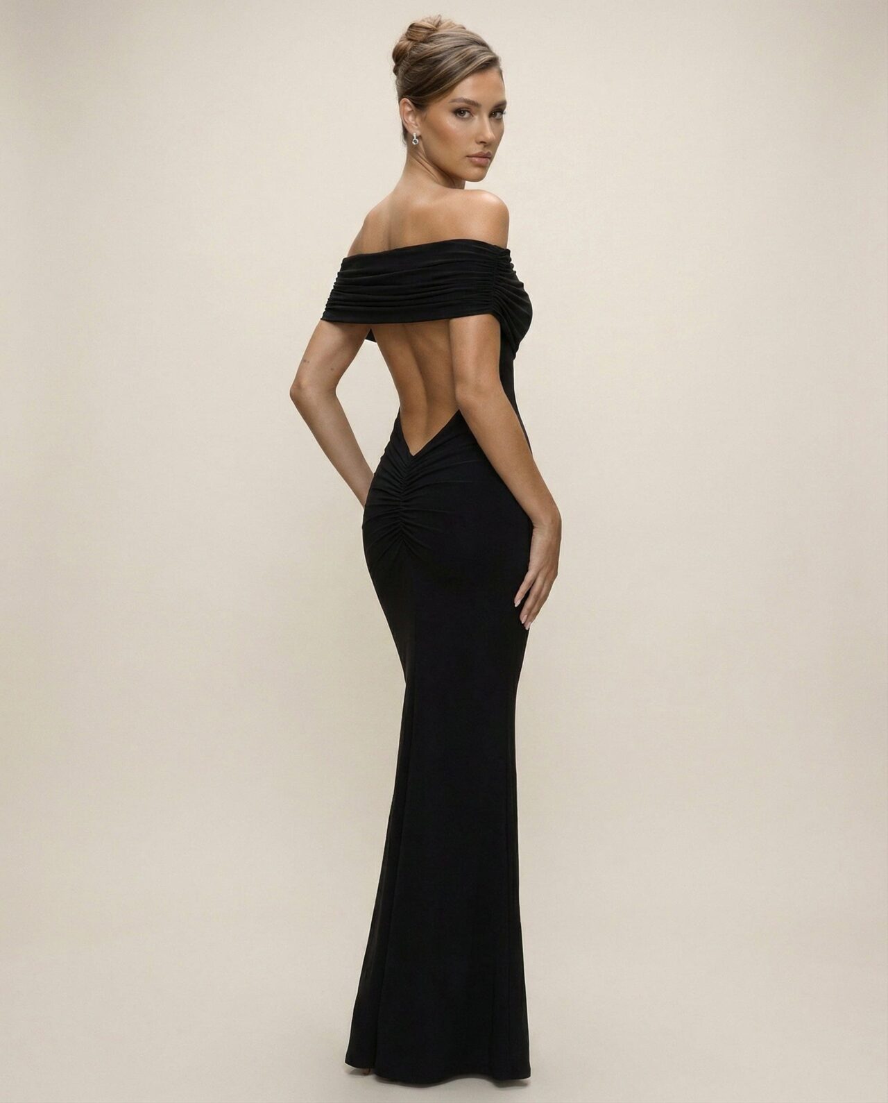 Cloud Wear LIVIA - Długa Elegancka Sukienka Hiszpanka z Odkrytymi Plecami Czarny