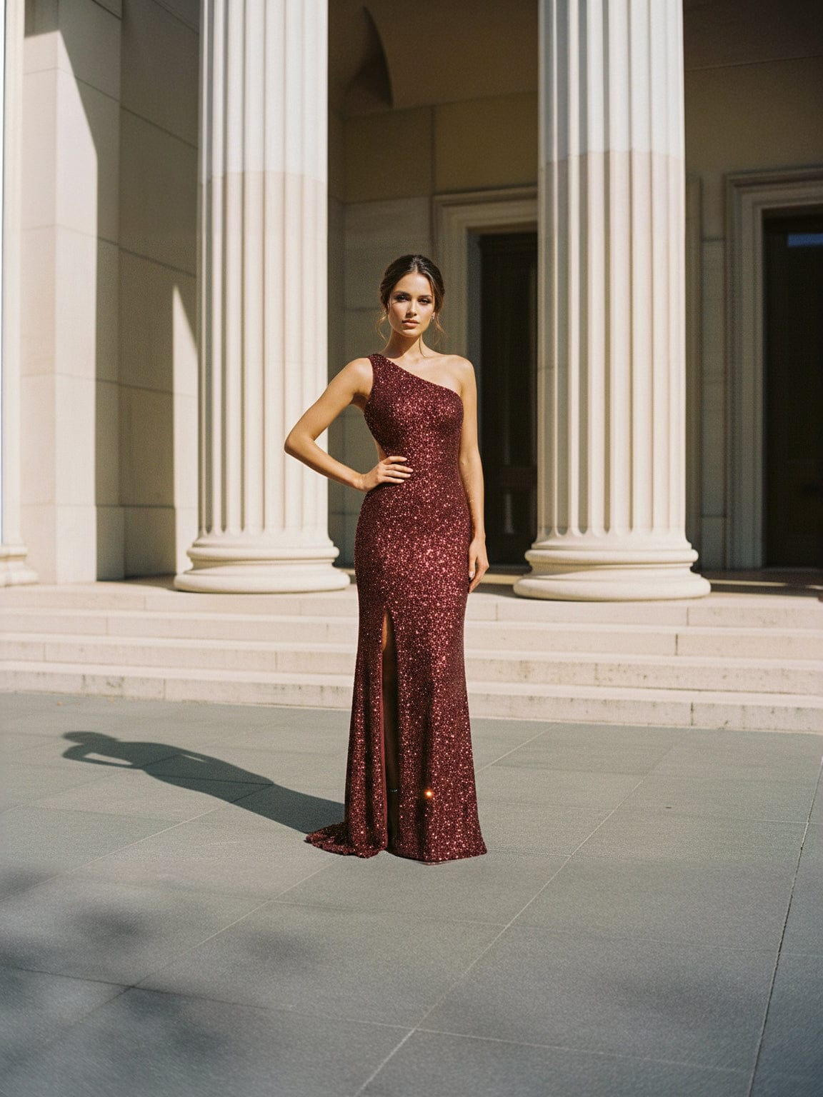 SELENE Długa Cekinowa Sukienka na Jedno Ramię z Rozcięciem